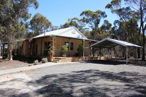 Kendenup Cottages And Lodge - Newcastle Accommodation 20