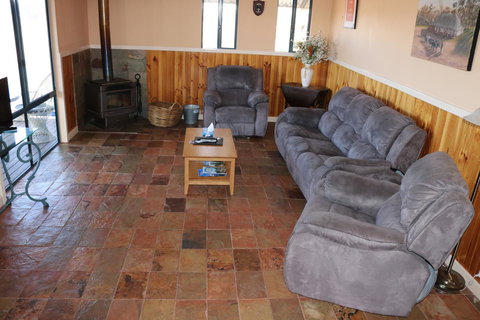 Kendenup Cottages And Lodge - Newcastle Accommodation 14