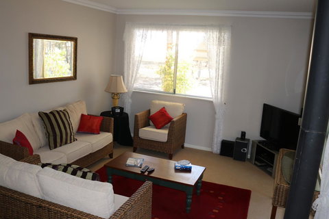 Kendenup Cottages And Lodge - Newcastle Accommodation 11