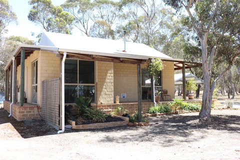 Kendenup Cottages And Lodge - Newcastle Accommodation 22