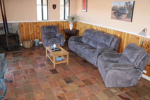 Kendenup Cottages And Lodge - Newcastle Accommodation 15