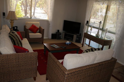 Kendenup Cottages And Lodge - Newcastle Accommodation 12