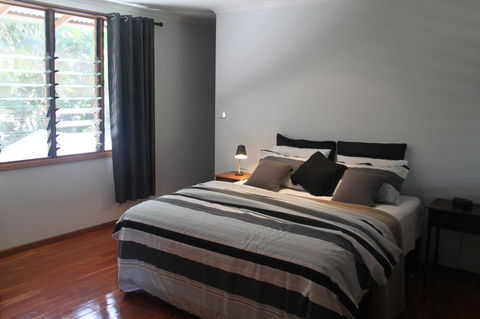 Beach House On Fox - Newcastle Accommodation 3