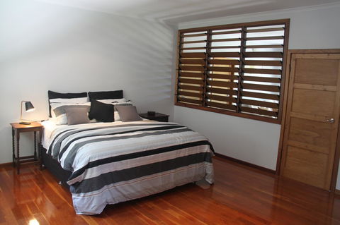 Beach House On Fox - Newcastle Accommodation 2