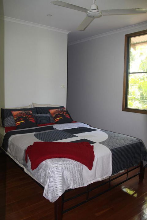 Beach House On Fox - Newcastle Accommodation 6