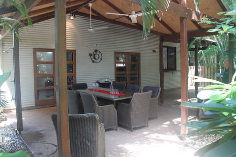 Beach House On Fox - Newcastle Accommodation 23