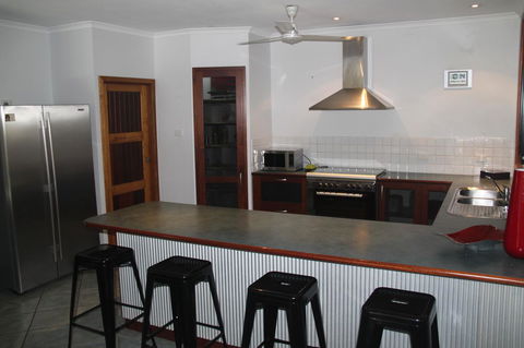 Beach House On Fox - Newcastle Accommodation 12