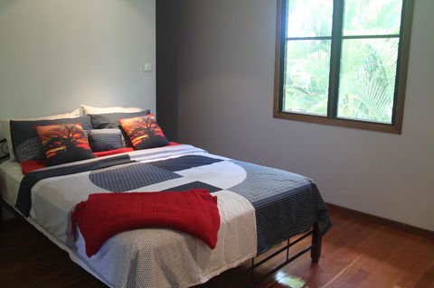 Beach House On Fox - Newcastle Accommodation 5
