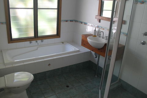 Beach House On Fox - Newcastle Accommodation 11