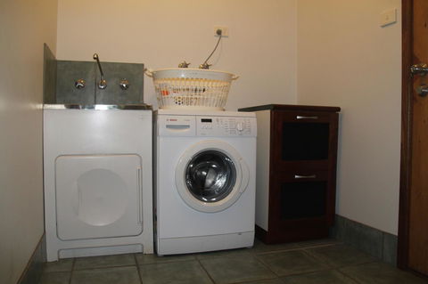 Beach House On Fox - Newcastle Accommodation 25