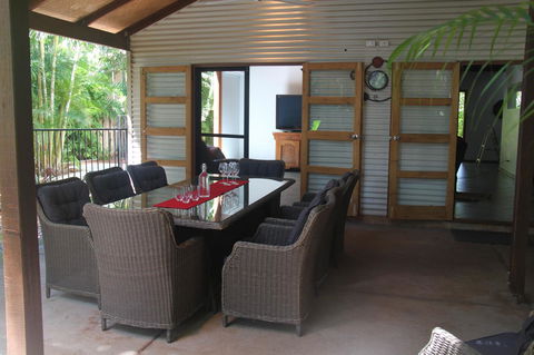 Beach House On Fox - Newcastle Accommodation 24