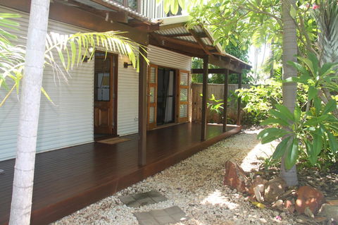 Beach House On Fox - Newcastle Accommodation 0