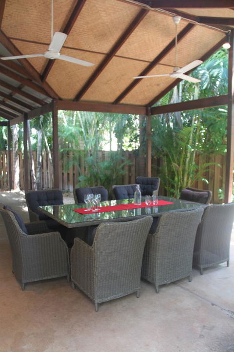 Beach House On Fox - Newcastle Accommodation 21