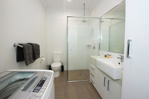 Latitude20 Searipple Rd - Newcastle Accommodation 9