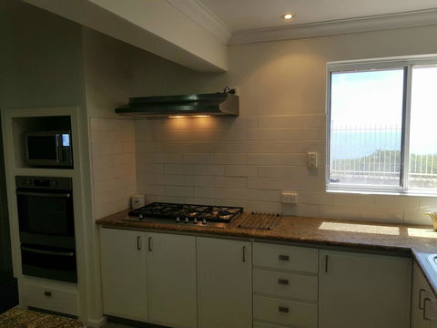 Caravel Beach House Mandurah - New Castle Tourism 5