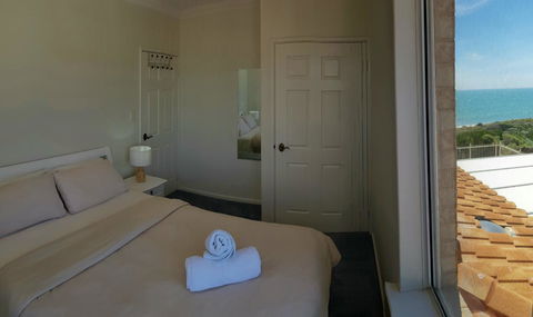 Caravel Beach House Mandurah - New Castle Tourism 4