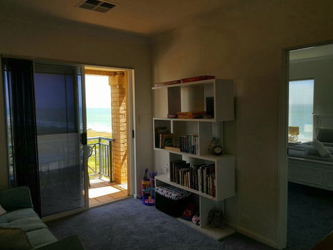 Caravel Beach House Mandurah - New Castle Tourism 7