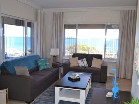 Caravel Beach House Mandurah - New Castle Tourism 24