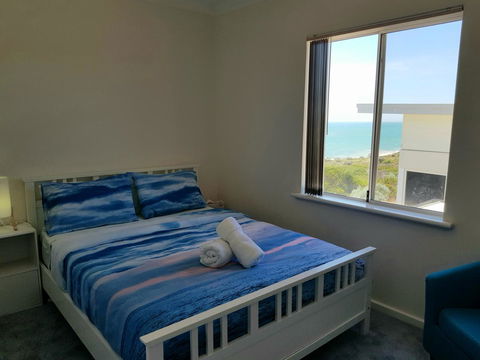 Caravel Beach House Mandurah - New Castle Tourism 3
