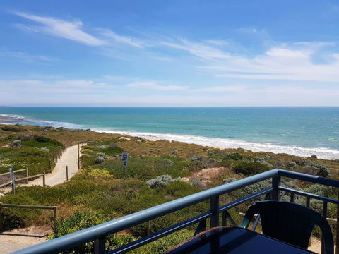 Caravel Beach House Mandurah - New Castle Tourism 8
