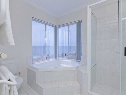 Caravel Beach House Mandurah - New Castle Tourism 32