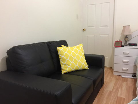 The Royal Dolphin Bed & Breakfast Safety Bay - Newcastle Accommodation 2