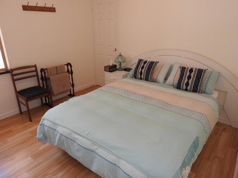 The Royal Dolphin Bed & Breakfast Safety Bay - Newcastle Accommodation 18