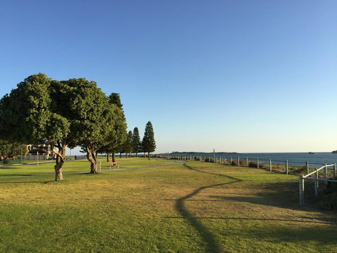 The Royal Dolphin Bed & Breakfast Safety Bay - Newcastle Accommodation 23