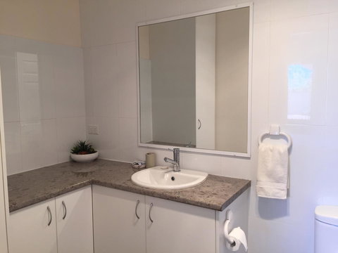 The Royal Dolphin Bed & Breakfast Safety Bay - Newcastle Accommodation 31