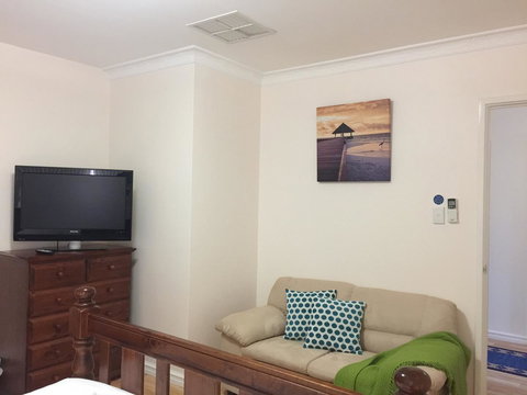 The Royal Dolphin Bed & Breakfast Safety Bay - Newcastle Accommodation 30