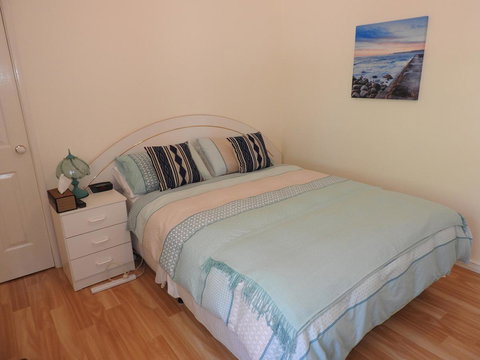 The Royal Dolphin Bed & Breakfast Safety Bay - Newcastle Accommodation 10
