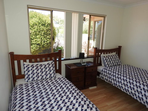 The Royal Dolphin Bed & Breakfast Safety Bay - Newcastle Accommodation 16