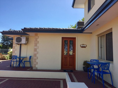 The Royal Dolphin Bed & Breakfast Safety Bay - Newcastle Accommodation 25