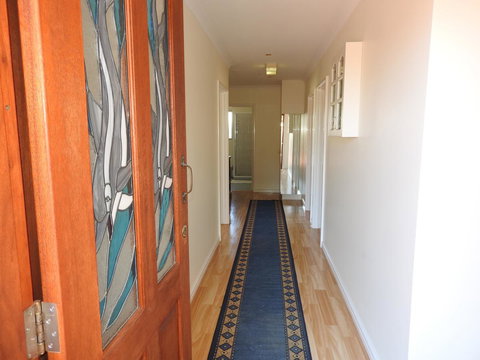 The Royal Dolphin Bed & Breakfast Safety Bay - Newcastle Accommodation 13