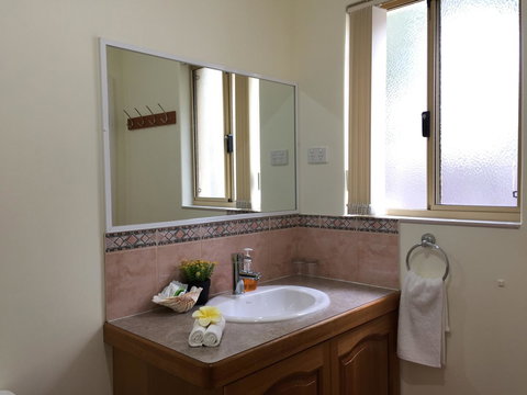 The Royal Dolphin Bed & Breakfast Safety Bay - Newcastle Accommodation 20