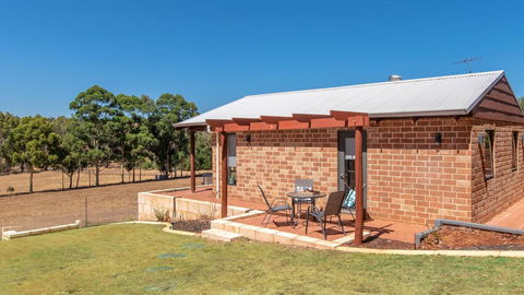 'Bindoon Valley Escape' Cottage - New Castle Tourism 9