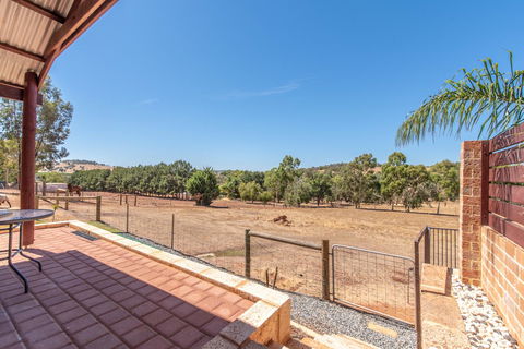 'Bindoon Valley Escape' Cottage - New Castle Tourism 7