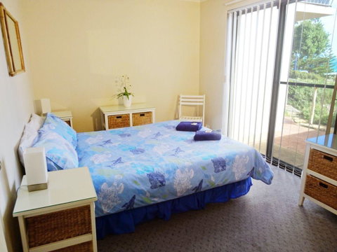 Scarborough & Absolutely Beachfront - Newcastle Accommodation 7