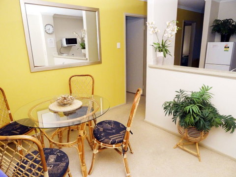 Scarborough & Absolutely Beachfront - Newcastle Accommodation 11