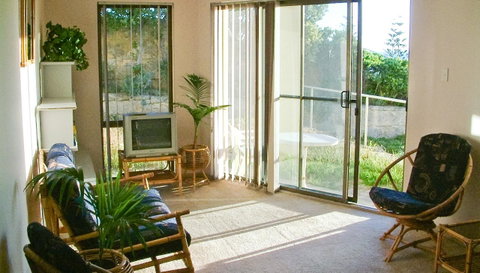 Scarborough & Absolutely Beachfront - Newcastle Accommodation 8