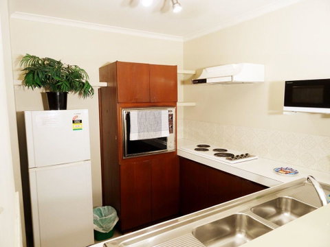 Scarborough & Absolutely Beachfront - Newcastle Accommodation 12