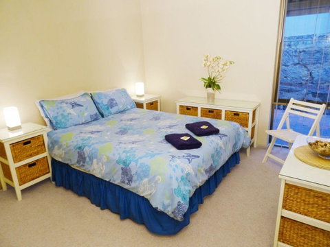 Scarborough & Absolutely Beachfront - Newcastle Accommodation 13