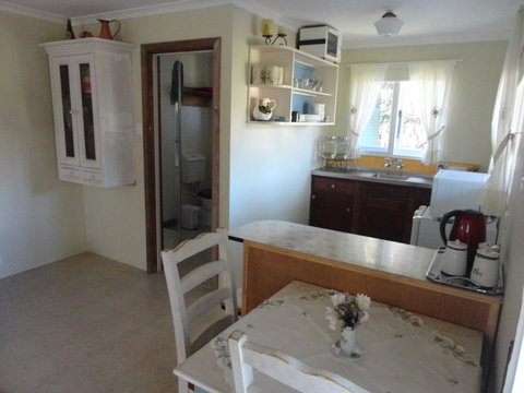 Di's Cabin In Dwellingup - Newcastle Accommodation 19