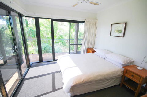 Arum - Close To The Margaret River - Newcastle Accommodation 13