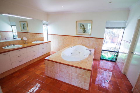 Arum - Close To The Margaret River - Newcastle Accommodation 25