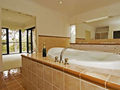 Arum - Close To The Margaret River - Newcastle Accommodation 6