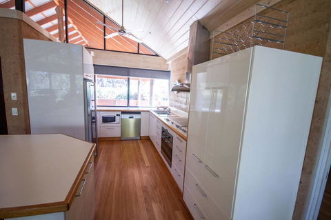 Arum - Close To The Margaret River - Newcastle Accommodation 8