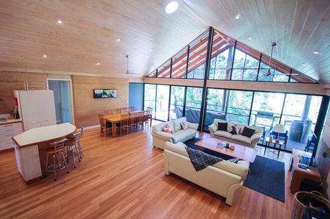Arum - Close To The Margaret River - Newcastle Accommodation 1
