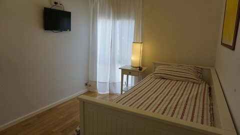 Relax, Bright & Airy Garden Villa - Newcastle Accommodation 41