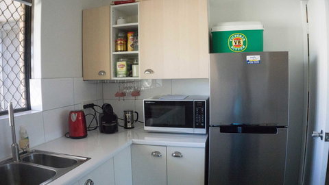 Relax, Bright & Airy Garden Villa - Newcastle Accommodation 31
